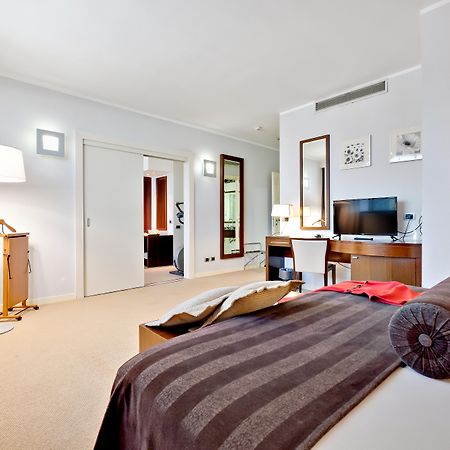 Italiana Hotels โกเซนซา ภายนอก รูปภาพ