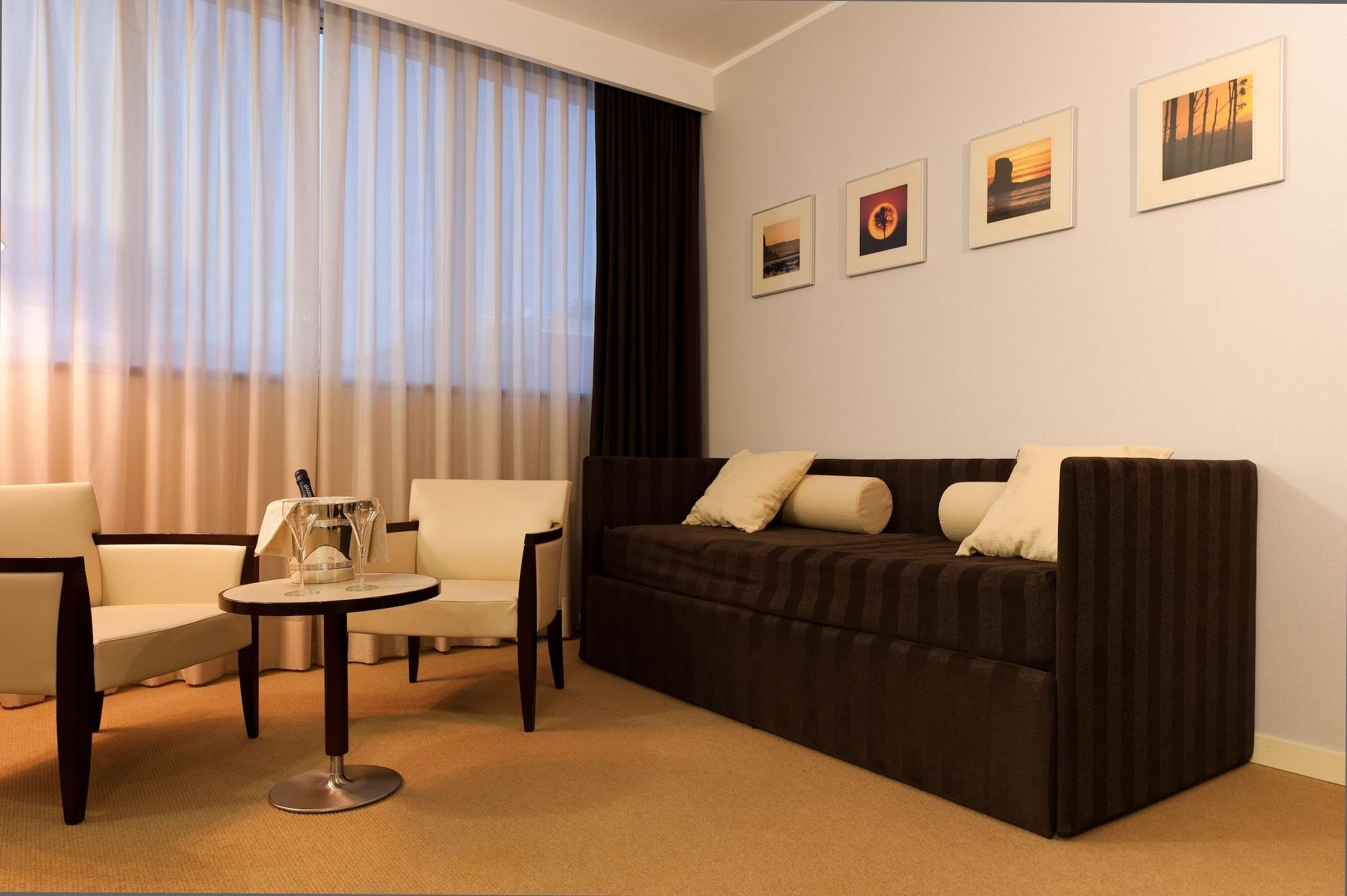 Italiana Hotels โกเซนซา ภายนอก รูปภาพ