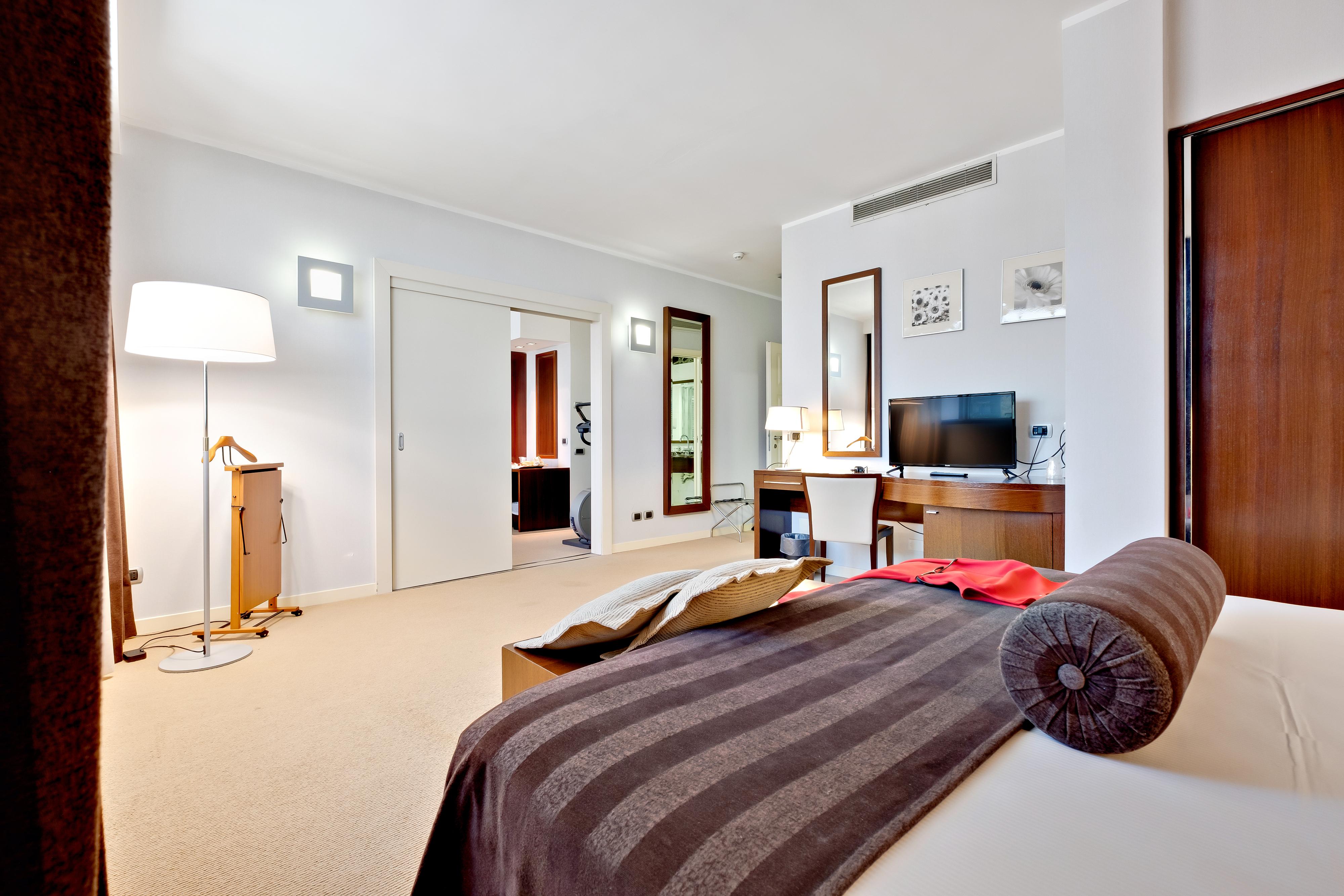 Italiana Hotels โกเซนซา ภายนอก รูปภาพ