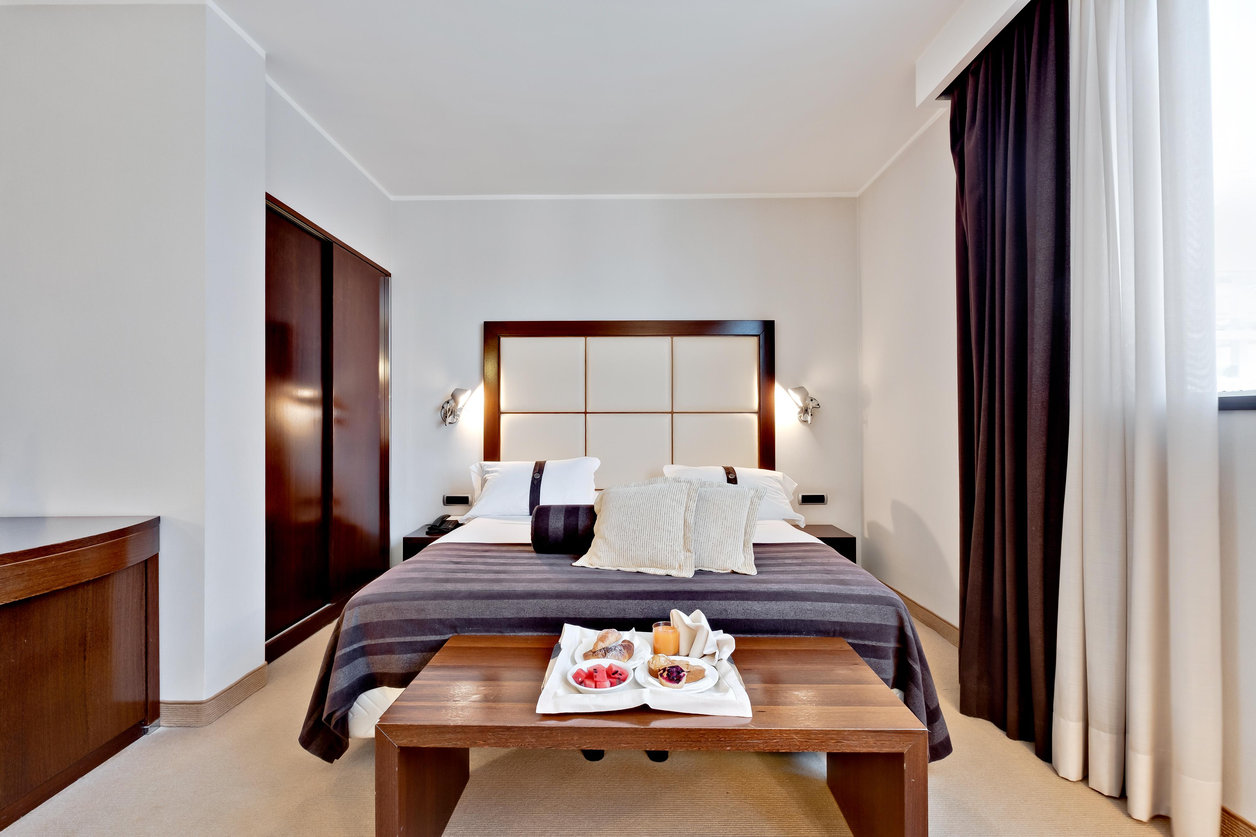 Italiana Hotels โกเซนซา ภายนอก รูปภาพ