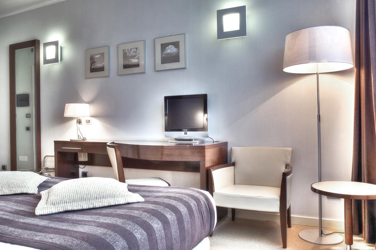 Italiana Hotels โกเซนซา ภายนอก รูปภาพ