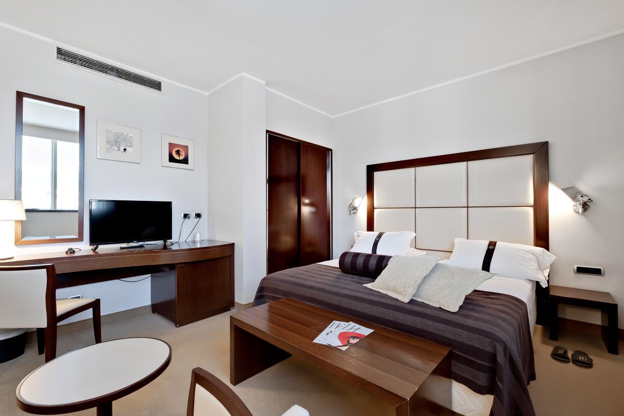 Italiana Hotels โกเซนซา ภายนอก รูปภาพ