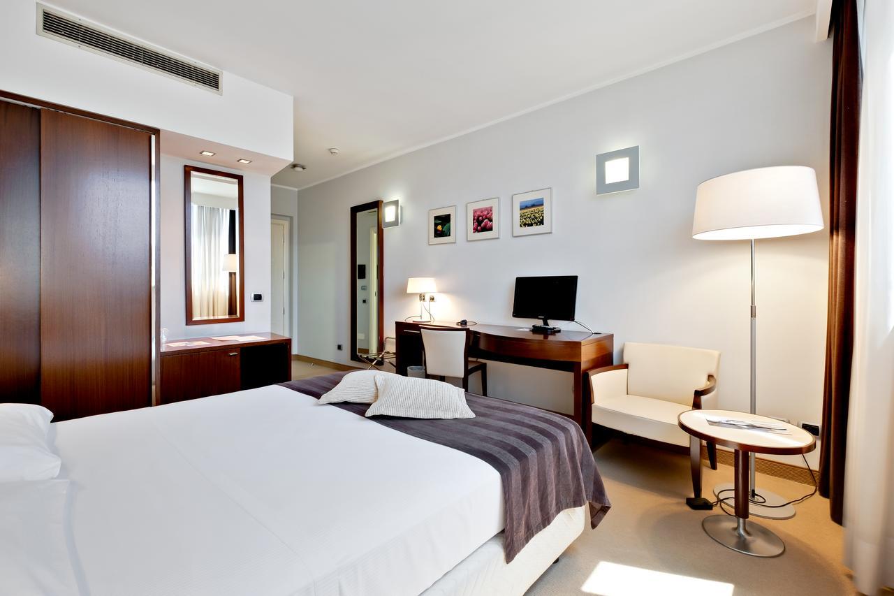 Italiana Hotels โกเซนซา ภายนอก รูปภาพ